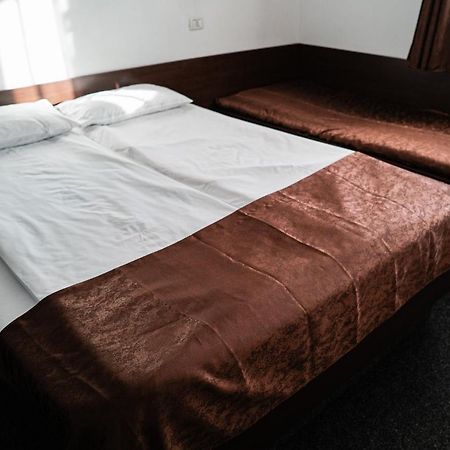 Casa Gorjeneasca Hotel Târgu Jiu Екстериор снимка