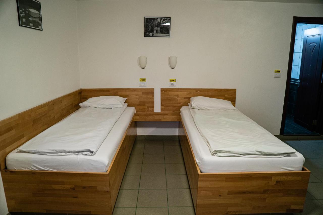 Casa Gorjeneasca Hotel Târgu Jiu Екстериор снимка