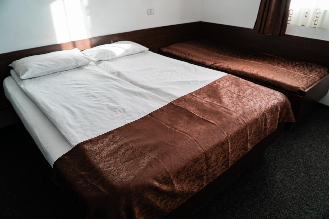 Casa Gorjeneasca Hotel Târgu Jiu Екстериор снимка