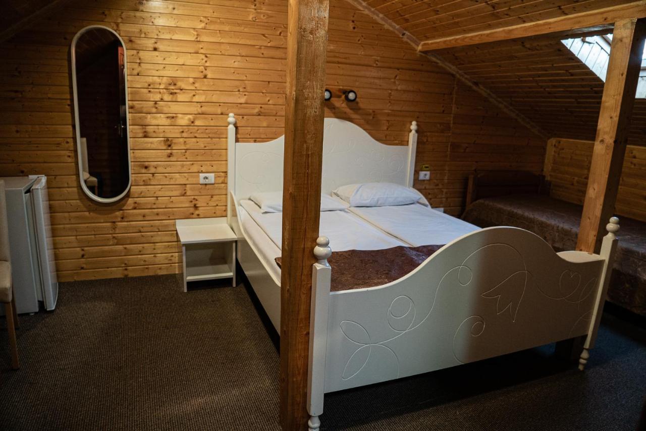Casa Gorjeneasca Hotel Târgu Jiu Екстериор снимка