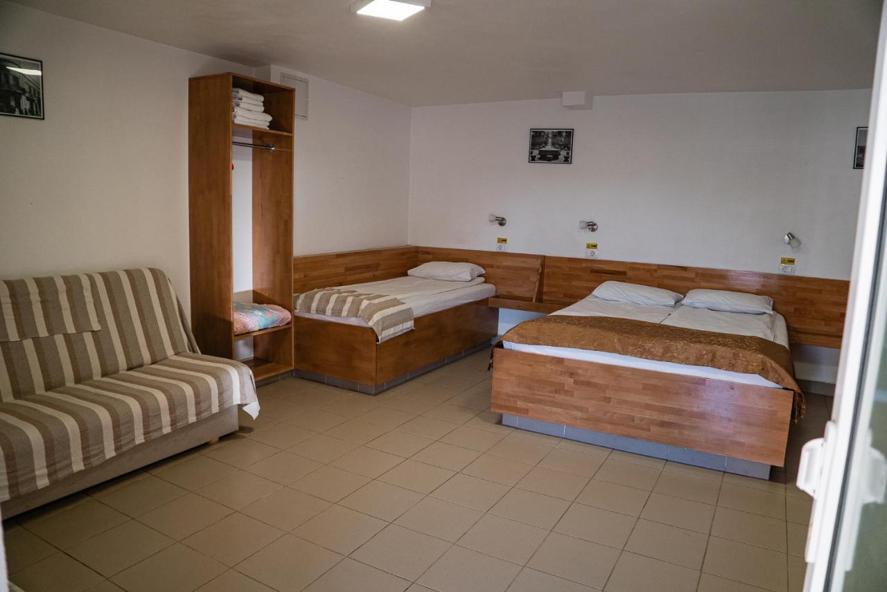 Casa Gorjeneasca Hotel Târgu Jiu Екстериор снимка