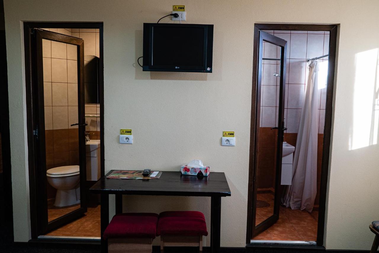Casa Gorjeneasca Hotel Târgu Jiu Екстериор снимка