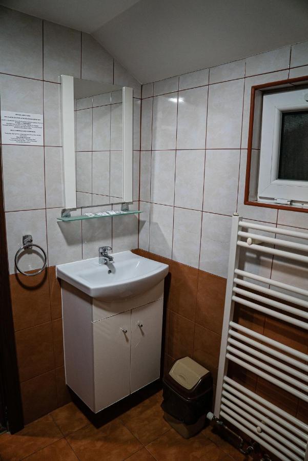 Casa Gorjeneasca Hotel Târgu Jiu Екстериор снимка