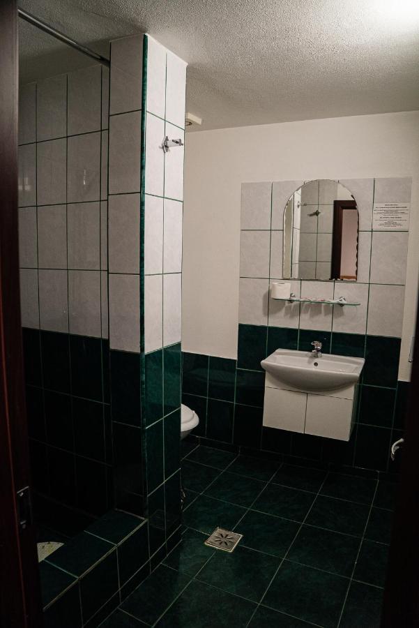 Casa Gorjeneasca Hotel Târgu Jiu Екстериор снимка