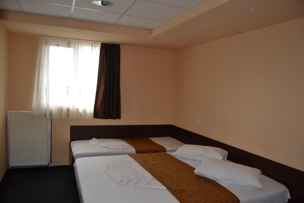 Casa Gorjeneasca Hotel Târgu Jiu Стая снимка